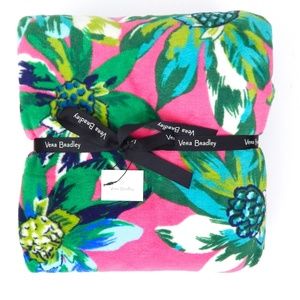 NWT VERA BRADLEY THROW BLANKET